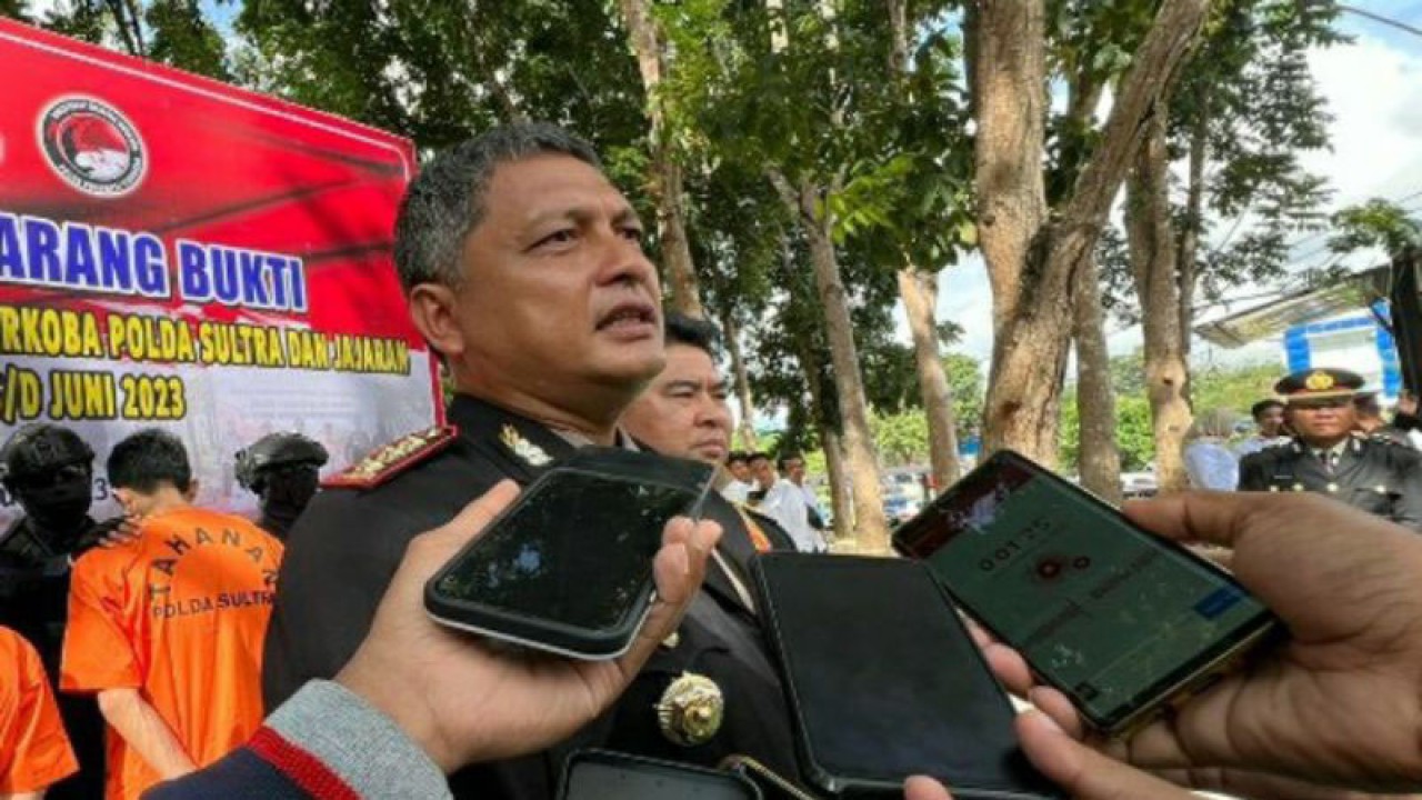 Direktur Reserse Narkoba Polda Sultra Kombes Pol Bambang Tjahjo Bawono. ANTARA/Harianto.
