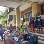 Polda Kalbar ringkus tujuh perampok mobil boks-1690187656