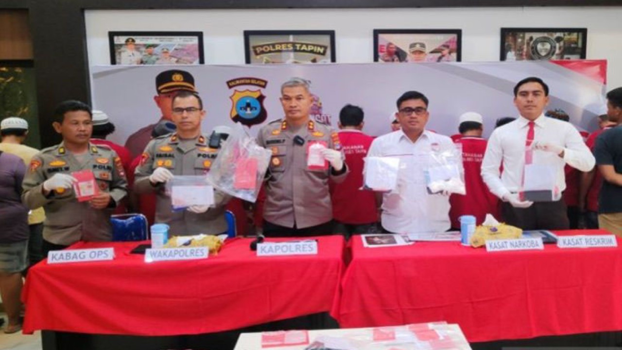 Polres Tapin gelar konferensi pers hasil pengungkapan kasus selama operasi antik intan 2023, Senin (3/7/2023). ANTARA/Muhammad Fauzi Fadilah