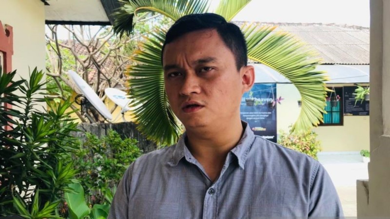 Kanit Reskrim Kepolisian Sektor Denpasar Selatan Iptu Guruh Firmansyah memberikan keterangan perkembangan penyelidikan kasus tewasnya seorang binaragawan Justyn Vicky di Denpasar, Bali, Senin (24/72023). ANTARA/Rolandus Nampu