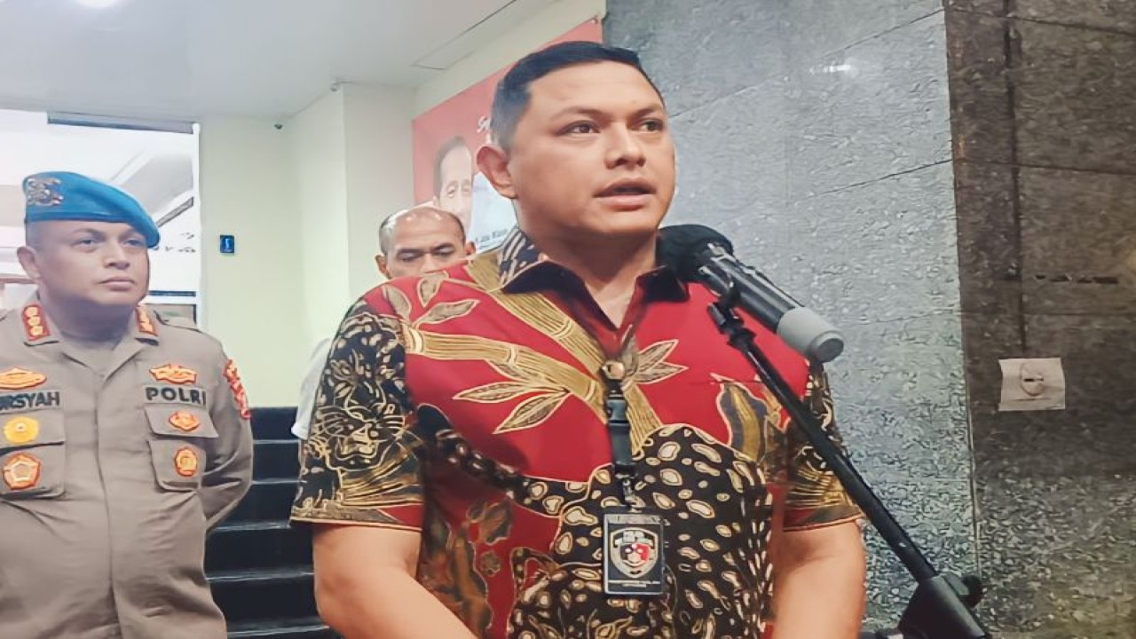 Direktur Reserse Kriminal Umum Polda Metro Jaya Kombes Pol Hengki Haryadi saat diwawancarai di Jakarta, Jumat (28/7/2023). ANTARA/Ilham Kausar
