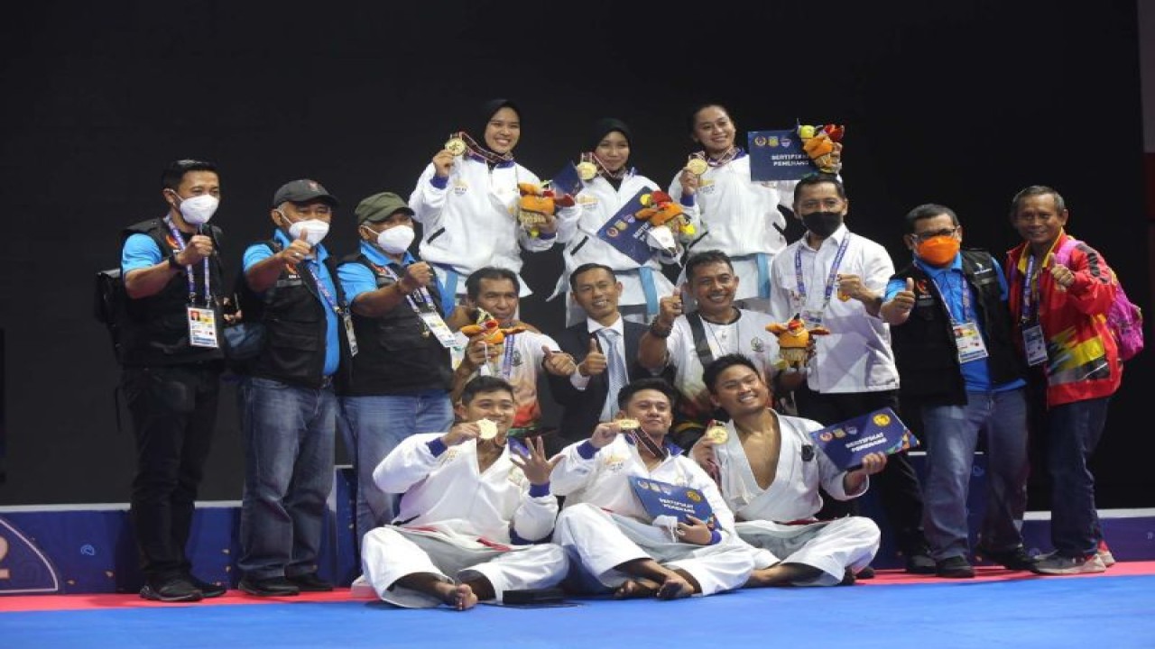 Para karateka sulsel saat berlaga di Pekan Olahraga Nasional (PON) XX 2020.ANTARA/HO