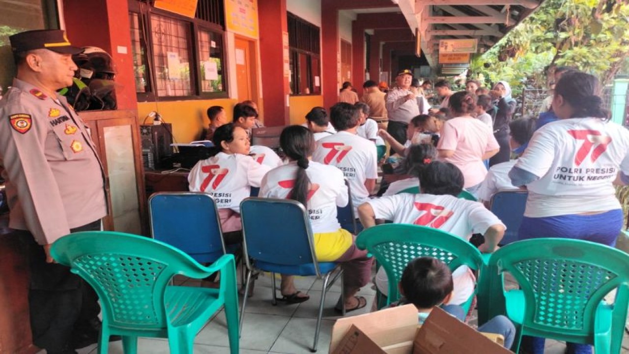 Posko pelayanan pembuatan surat kehilangan khusus untuk korban kebakaran di Duri Utara, Tambora, Senin (10/7/2023). ANTARA/ HO-Polres Jakbar