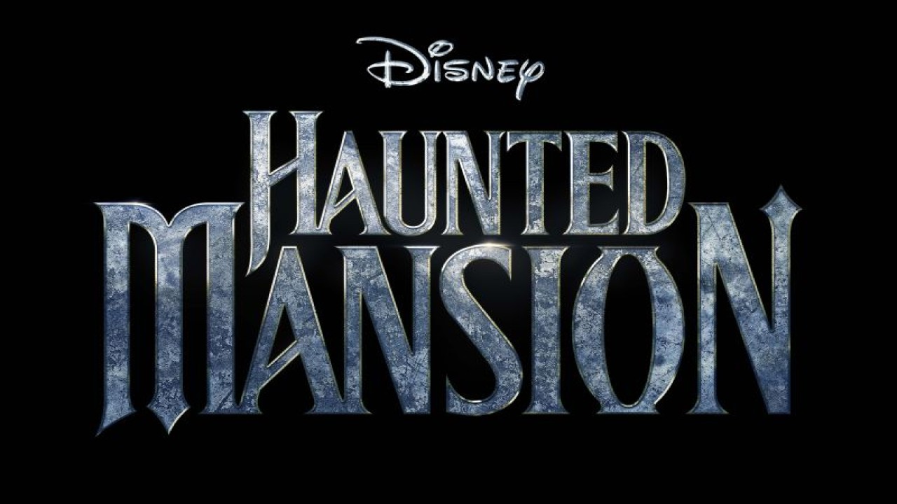 Tampilan poster film "Haunted Mansion" yang tayang di bioskop Indonesia mulai 26 Juli. (ANTARA/HO/Disney Indonesia)