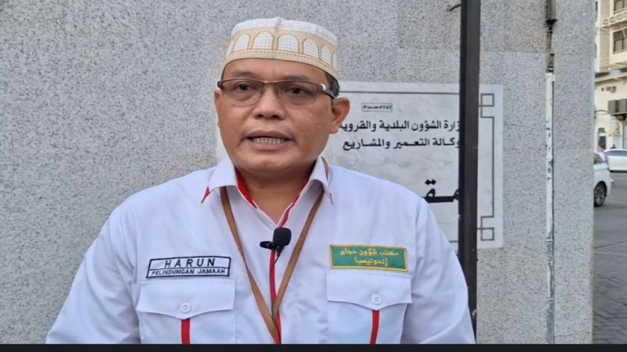 Ketua Satuan Operasi Arafah Muzdalifah Mina (Armuzna) Kolonel (Laut) Harun Al Rasyid di Permakaman Ma'la, Makkah, Arab Saudi, Senin (17/7/2023). (ANTARA/HO-MCH 2023)
