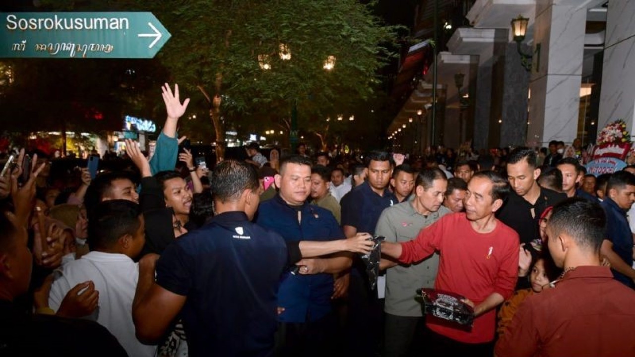 Presiden Joko Widodo kembali berkunjung ke Jalan Malioboro, Yogyakarta, pada Sabtu (8/7/2023) malam. (ANTARA/Muchlis Jr - Biro Pers Sekretariat Presiden)