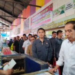 Presiden Jokowi kunjungi Pasar Cihapit Bandung cek harga pangan-1689156721
