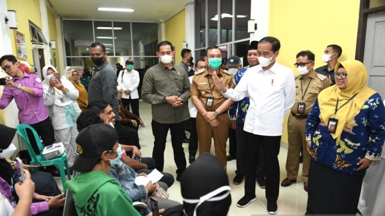 Presiden Joko Widodo mengunjungi Rumah Sakit Umum Daerah (RSUD) Kepahiang, Kabupaten Kepahiang, Provinsi Bengkulu, pada Kamis (20/7/2023). (ANTARA/HO-Biro Pers Sekretariat Presiden/Kris)