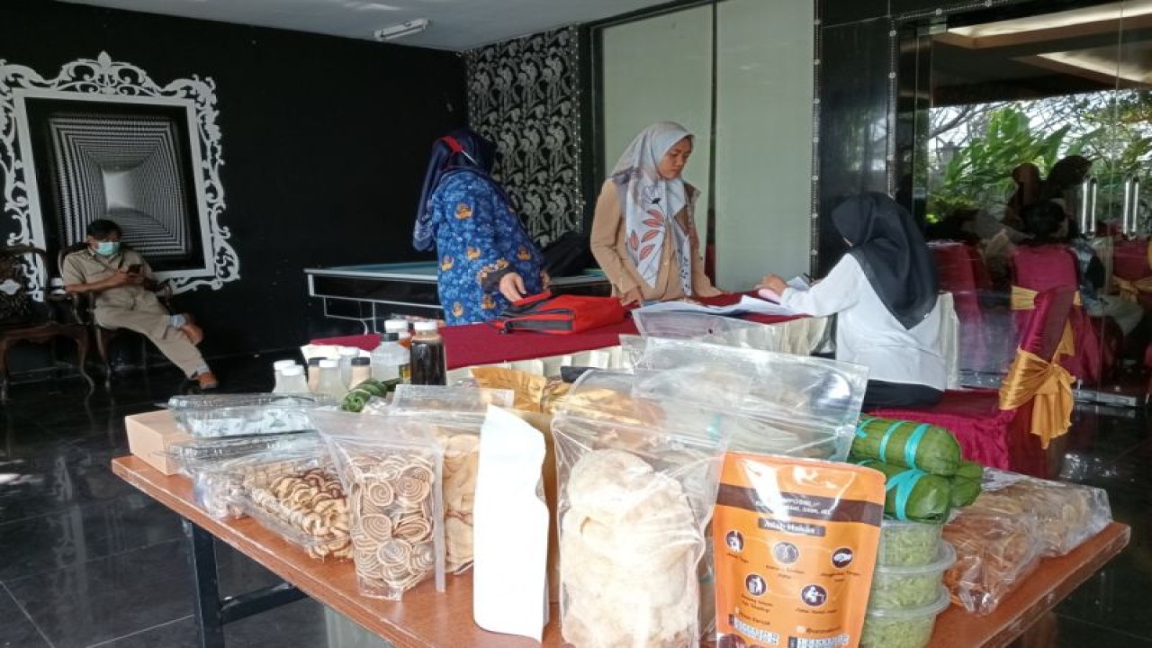 Produk hasil para pelaku IRTP di Lombok Tengah, Nusa Tenggara Barat (ANTARA/Akhyar)