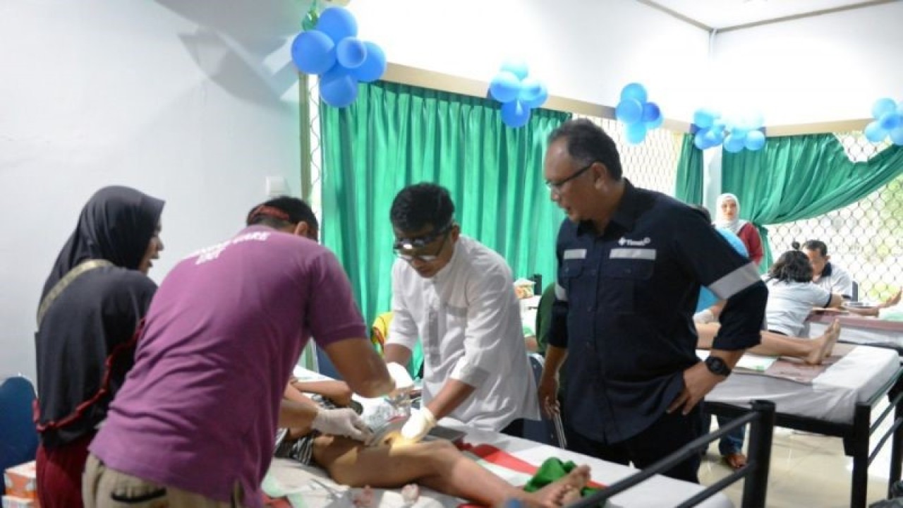 PT Timah Tbk menggelar kegiatan sunatan massal di Toboali, Kabupaten Bangka Selatan, Senin (17/7/2023). (FOTO ANTARA/ HO-Humas PT Timah)