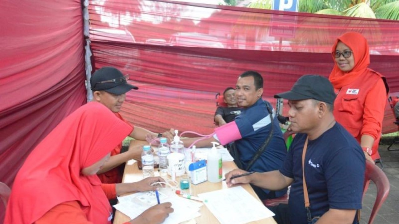 PT Timah Tbk menggelar donor darah massal di Toboali Kabupaten Bangka Selatan. (ANTARA/ HO-Humas PT Timah)