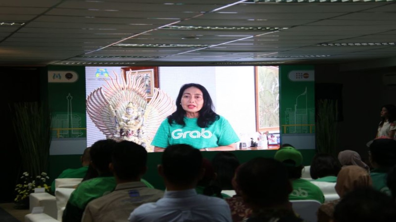 Menteri Pemberdayaan Perempuan dan Perlindungan Anak Bintang Puspayoga saat memberi sambutan dalam penandatanganan nota kesepahaman antara The United Nations Population Fund (UNFPA) dan Grab Indonesia yang dilaksanakan di Grab Excellence Center, Jakarta, pada Selasa (25/7/2023). (ANTARA/ HO-Kemen PPPA)