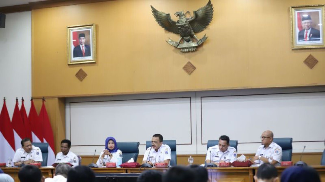 Wali Kota Administrasi Jakarta Timur Muhammad Anwar saat memimpin Rapat Koordinasi Wilayah (Rakorwil) Jaktim di Kantor Wali Kota Jaktim, Cakung, Rabu (26/7/2023). ANTARA/HO-Kominfotik Jakarta Timur