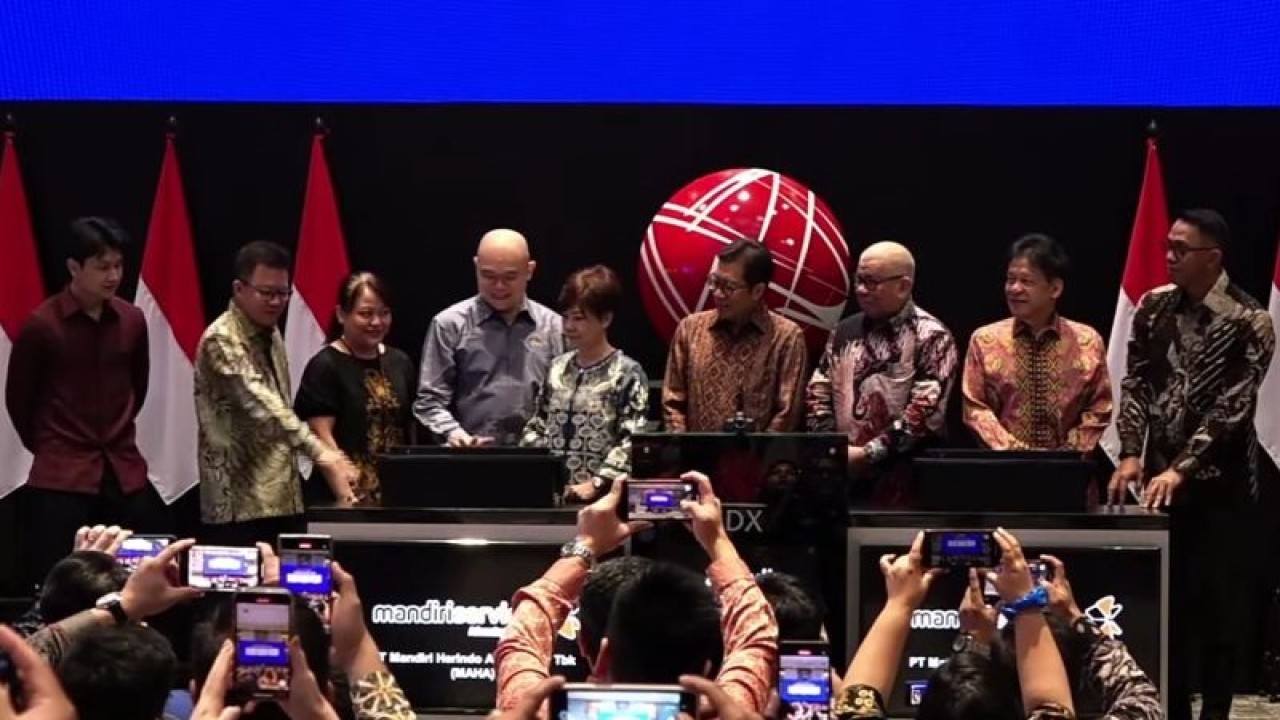 Tangkapan layar PT Mandiri Herindo Adiperkasa Tbk (MAHA)  telah resmi mencatatkan saham perdana di Bursa Efek Indonesia (BEI), Jakarta, Selasa. (Antara/ Muhammad Heriyanto)