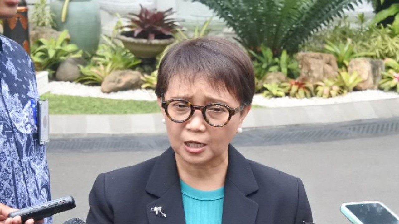 Menteri Luar Negeri RI Retno Marsudi memberikan keterangan kepada pers di Kompleks Istana Kepresidenan, Jakarta, Selasa (25/7/2023). ANTARA/Indra Arief Pribadi