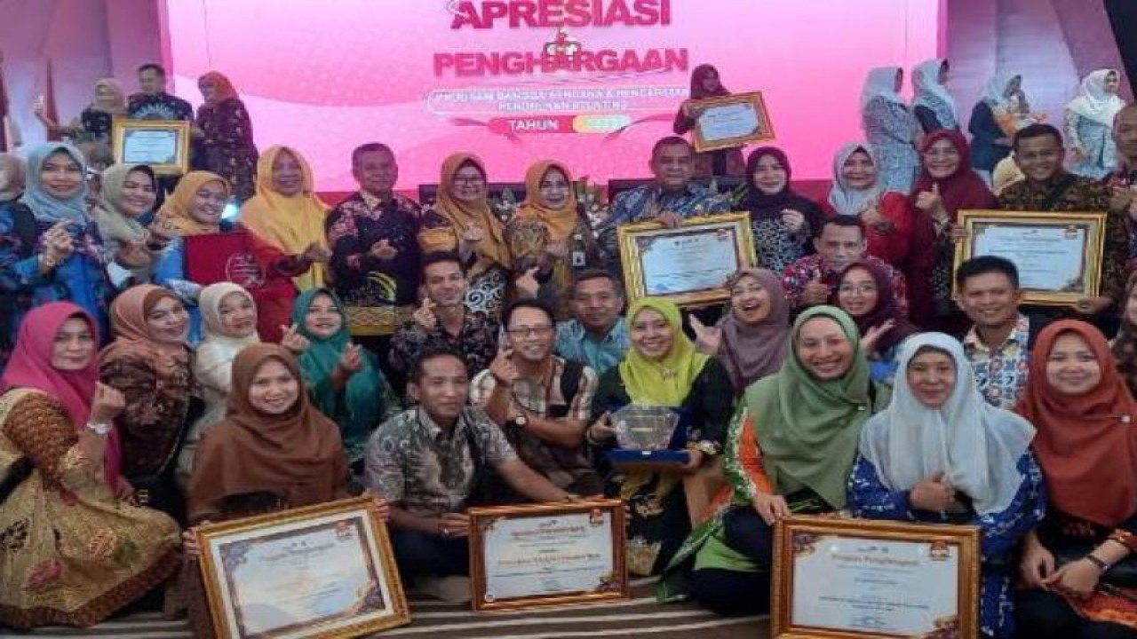 Riau borong sejumlah penghargaan pada Harganas 2023 di Palembang. ANTARA/Frislidia