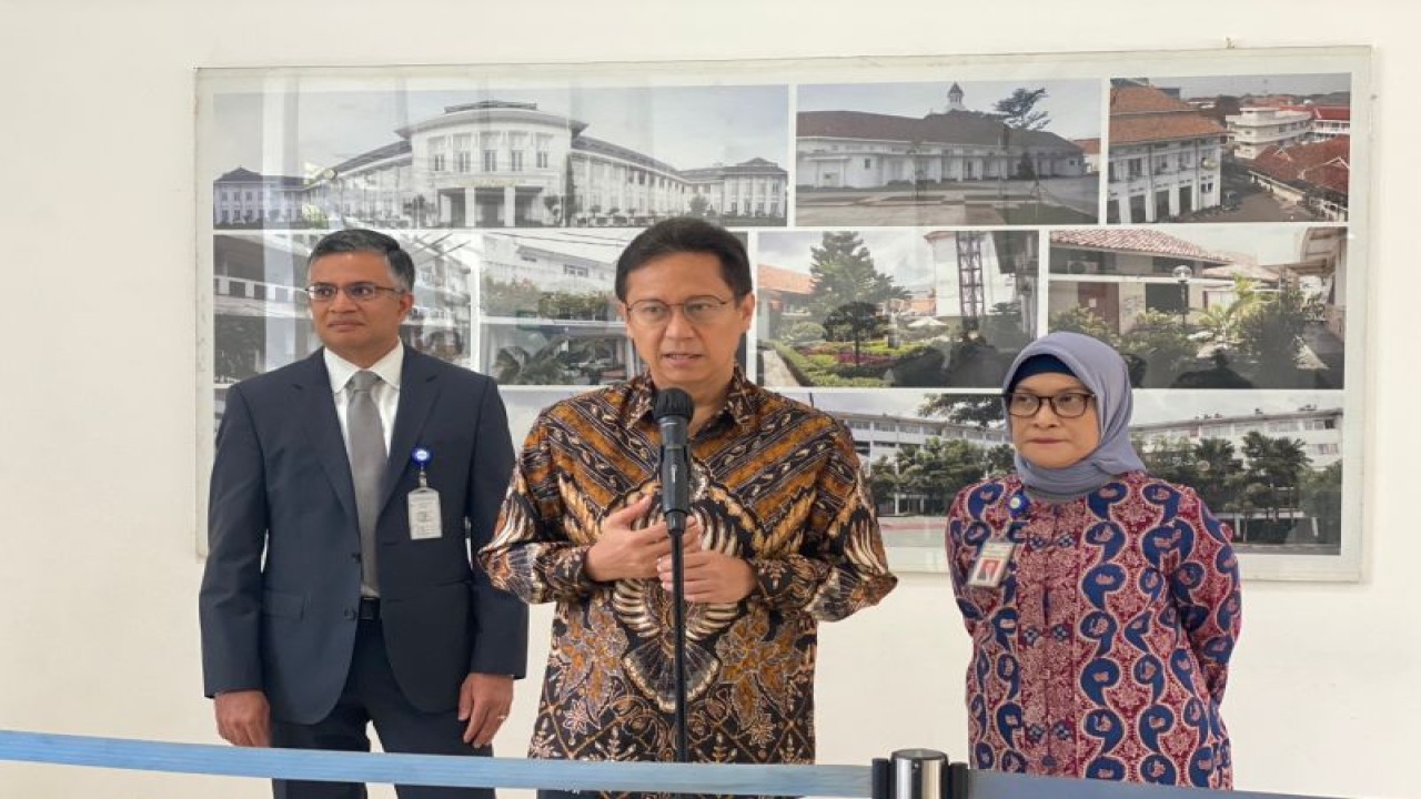 Menteri Kesehatan Budi Gunadi Sadikin ketika menghadiri konferensi pers RSCM di Jakarta, Jumat (14/7/2023). (ANTARA/Hreeloita Dharma Shanti)