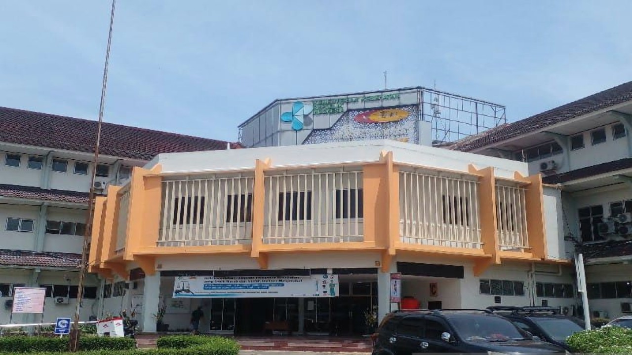 Rumah Sakit Umum Pusat Haji Adam Malik di Medan, Sumatera Utara. (ANTARA/M. Sahbainy Nasution)