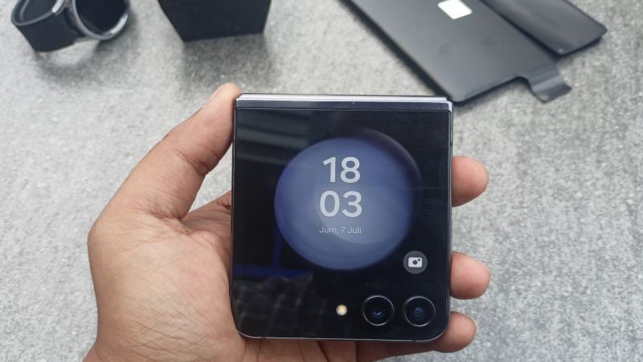 Tampilan Samsung Galaxy Z Flip 5. (ANTARA/Fathur Rochman)
