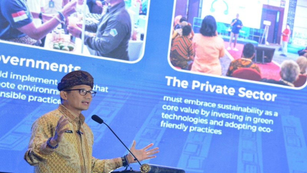 Menteri Pariwisata dan Ekonomi Kreatif Republik Indonesia (Menparekraf RI) Sandiaga Salahuddin Uno saat memberikan materi dalam kegiatan International Tourism Investment Forum (ITIF) di Badung, Bali, Rabu (26/7/2023). ANTARA/Naufal Fikri Yusuf