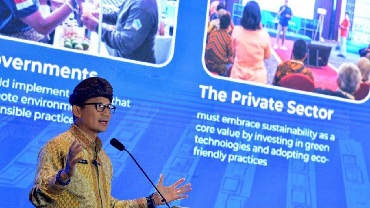 Menteri Pariwisata dan Ekonomi Kreatif Republik Indonesia (Menparekraf RI) Sandiaga Salahuddin Uno saat memberikan materi dalam kegiatan International Tourism Investment Forum (ITIF), di Badung, Bali, Rabu (26/7/2023). ANTARA/Naufal Fikri Yusuf/aa