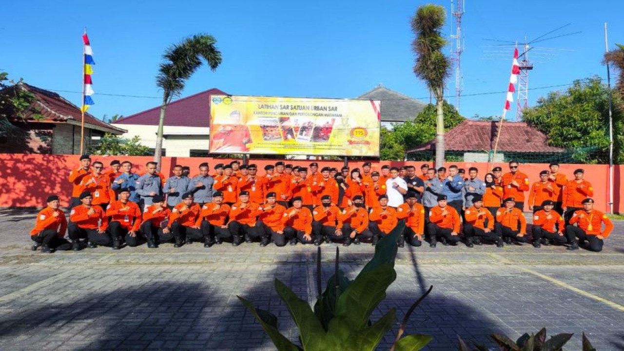 Foto bersama apel pembukaan latihan SAR Satuan Urban SAR di Mataram. (ANTARA/HO-Humas SAR Mataram)