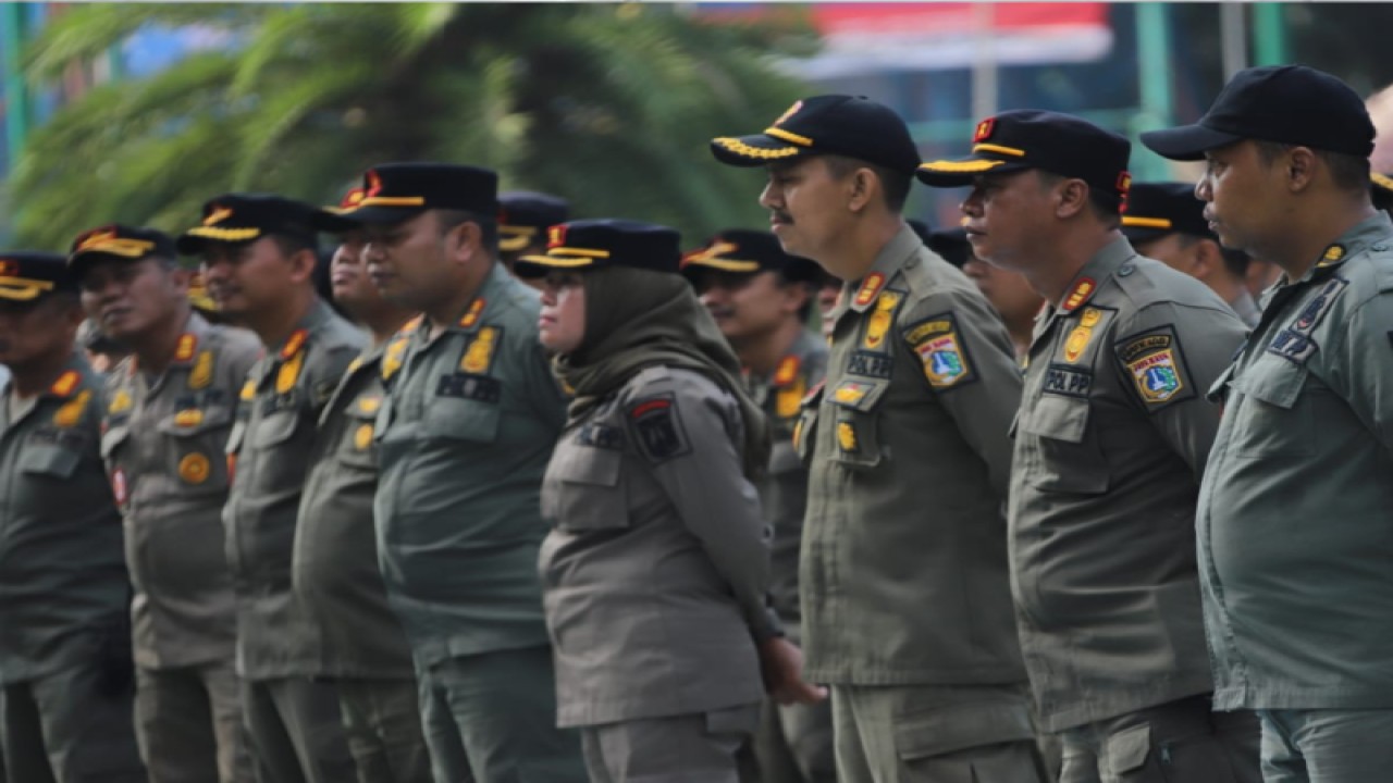 Personel Satuan Polisi Pamong Praja (Satpol PP) Kota Administrasi Jakarta Selatan mengikuti apel kesiapan dalam rangka rangkaian penyelenggaraan Konferensi Tingkat Tinggi (KTT) ASEAN ke-43 di Jakarta pada Jumat (28/7/2023). ANTARA/HO-Sudin Kominfotik Jakarta Selatan