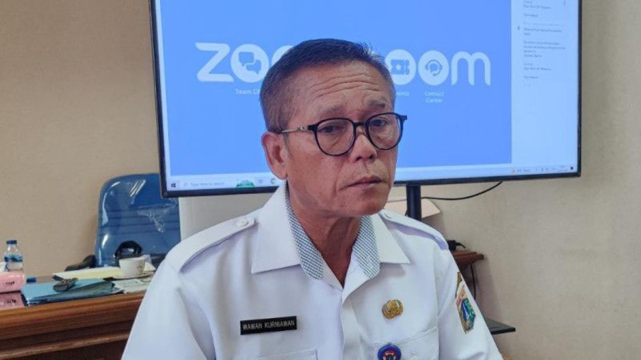 Kepala Suku Dinas Sumber Daya Air (SDA) Jakarta Timur Wawan Kurniawan saat memberikan keterangan pers di Kantor Sudin SDA Jaktim, Cakung, Rabu (6/7/2023). ANTARA/Syaiful Hakim
