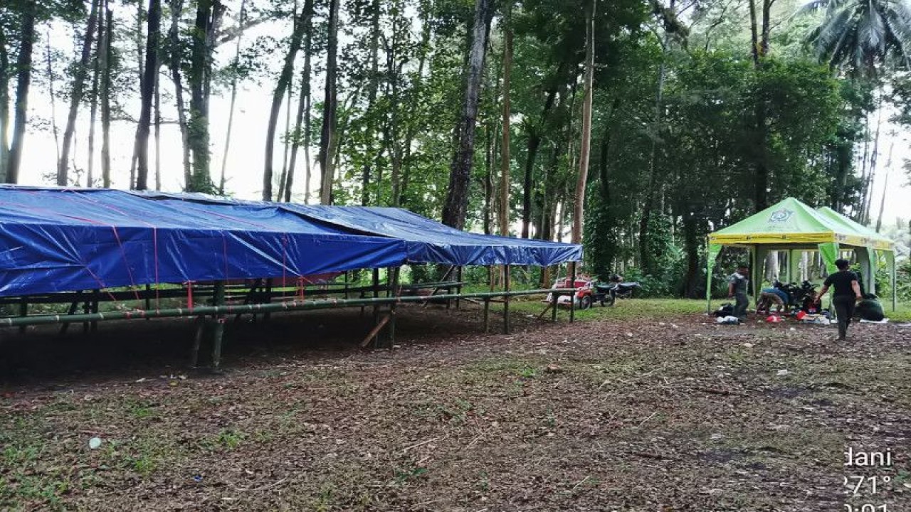 Selter sementara sudah disiapkan untuk menampung hewan ternak milik warga yang terdampak banjir lahar Gunung Semeru di Desa Jarit, Kecamatan Candipuro, Kabupaten Lumajang, Provinsi Jawa Timur. (ANTARA/HO-Diskominfo Lumajang)