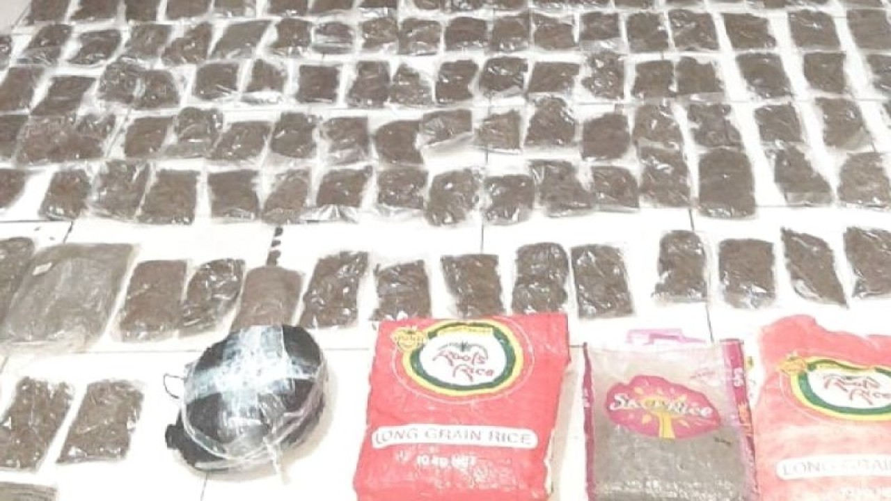 Sembilan kilogram ganja yang diamankan dari WN PNG. (ANTARA/HO/Humas Polda Papua)