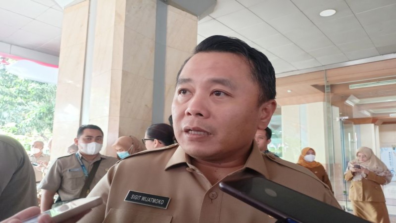Asisten Pemerintahan Sekretariat Daerah (Setda) DKI Sigit Wijatmoko di Balai Kota DKI, Jakarta Pusat, Senin (17/7/2023). ANTARA/Siti Nurhaliza