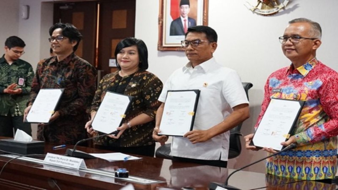 Pj. Wali Kota Singkawang Sumastro menghadiri penandatanganan MoU yang dilakukan oleh Komnas HAM, Kantor Staf Presiden, Pemerintah Kota Singkawang dan INFID (International NGO Forum on Indonesian Development) di Jakarta, Kamis. (HO)