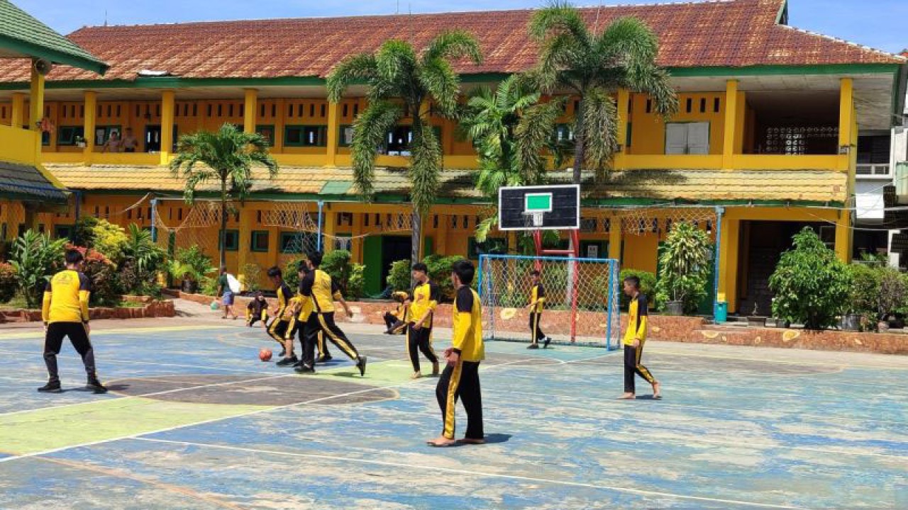 Ilustrasi - Siswa Sekolah Menengah Pertama (SMPN) 02 Kota Bengkulu saat berolahraga. ANTARA/Anggi Mayasari