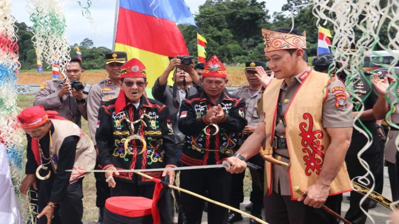 Kapolda Kalimantan Utara Irjen Pol Daniel Adityajaya meresmikan operasional Sekolah Polisi Negara Polda Kaltara di Jalan Swadaya Kecamatan Malinau Barat Kabupaten Malinau, Selasa (25/7). ANTARA/HO-Humas Polda Kaltara.
