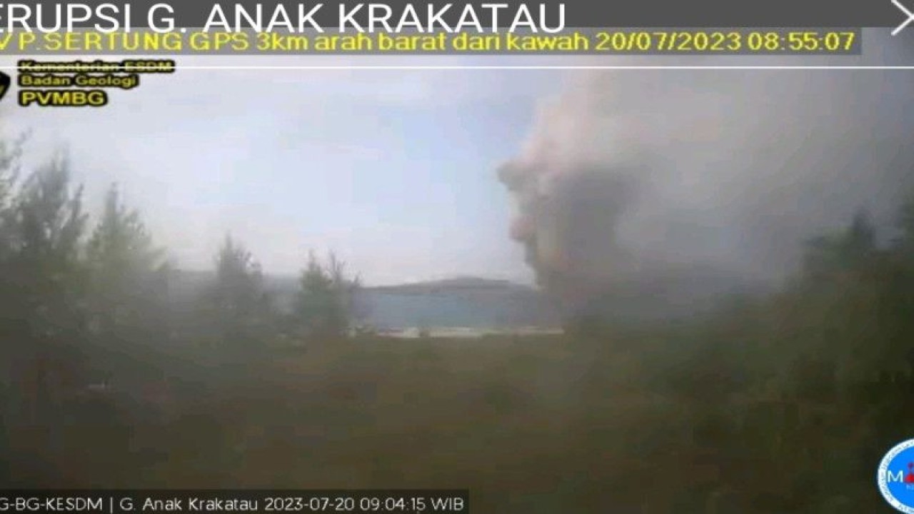Suasana dari cctv saat Gunung Anak Krakatau erupsi. (ANTARA/HO- dokumentasi PVMG)