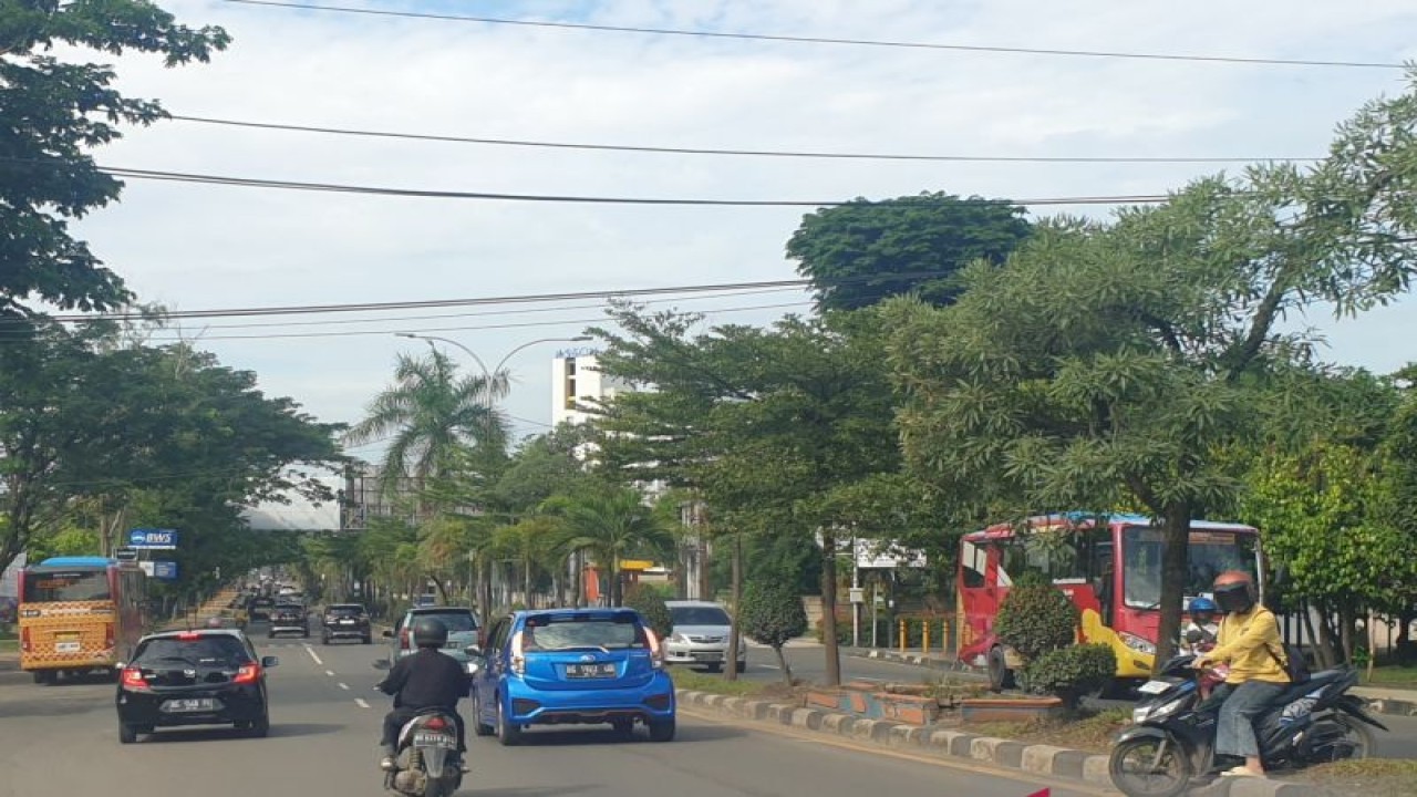 Suasana lalu lintas di Kota Palembang (ANTARA/Yudi Abdullah/23)