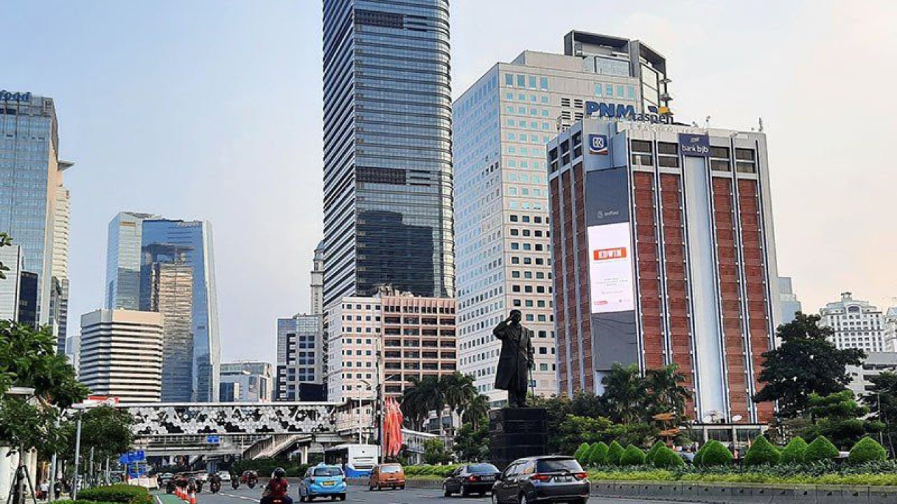 Ilustrasi - Sejumlah kendaraan melintas di Jalan Sudirman, Jakarta Selatan. ANTARA/Laily Rahmawaty/aa.