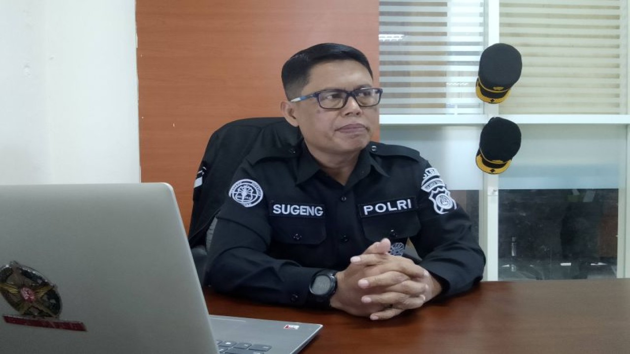 Kasubid Penmas Bidhumas Polda Sulteng Kompol Sugeng Lestari di Palu, Selasa (11/7/2023). (ANTARA/Nur Amalia Amir)