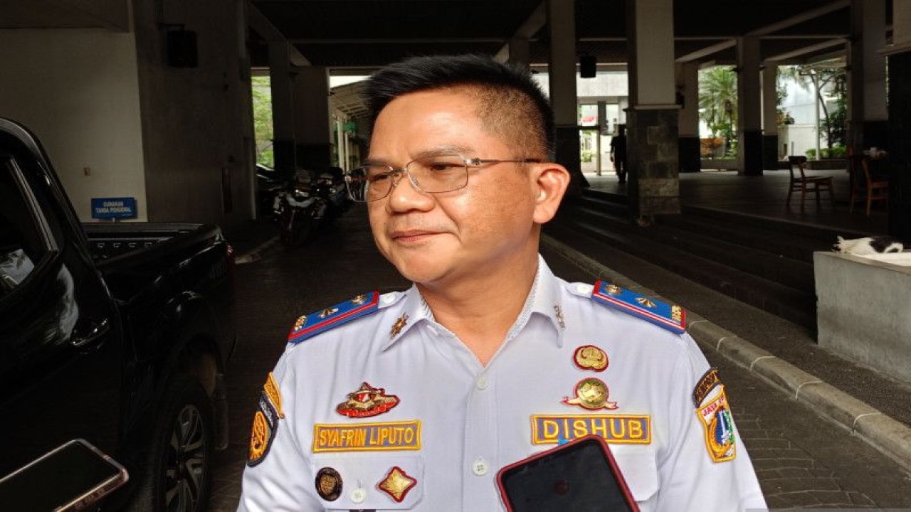 Kepala Dinas Perhubungan DKI Jakarta Syafrin Liputo di Balai Kota DKI, Jakarta Pusat, Senin (3/7/2023). ANTARA/Siti Nurhaliza