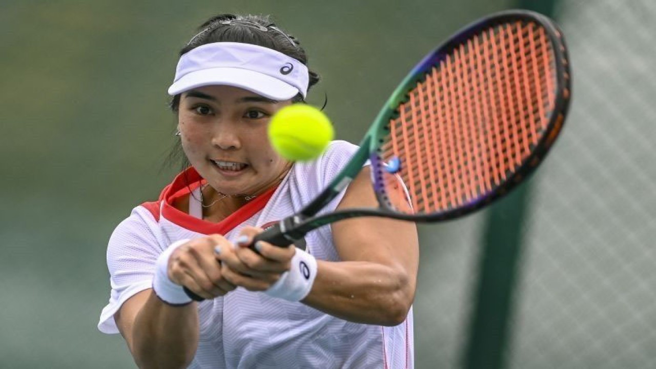 Petenis putri Indonesia Aldila Sutjiadi. (ANTARA FOTO/Muhammad Adimaja/foc.)