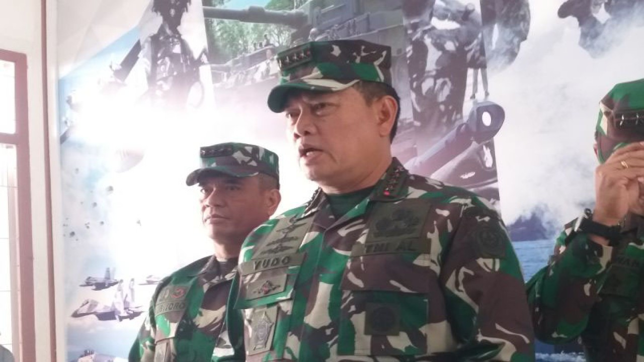 Panglima TNI Laksamana Yudo Margono seusai menghadiri Tactical Flour Game (TFG) pada Lathan Gabungan (Latgab) TNI Tahun 2023, di Sesko TNI Jl RAA Marta Negara, Kota Bandung, Senin (24/7/2023). (ANTARA/Ajat Sudrajat)