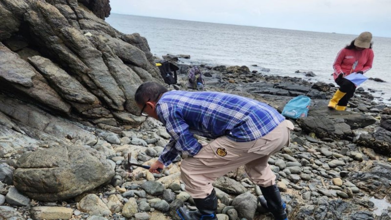 Tim Survei Geologi Kementerian ESDM verifikasi lapangan Geoheritage Matano dan Sistem Danau Malili, Luwu Timur, Sulsel.ANTARA/HO-Pemkab Lutim
