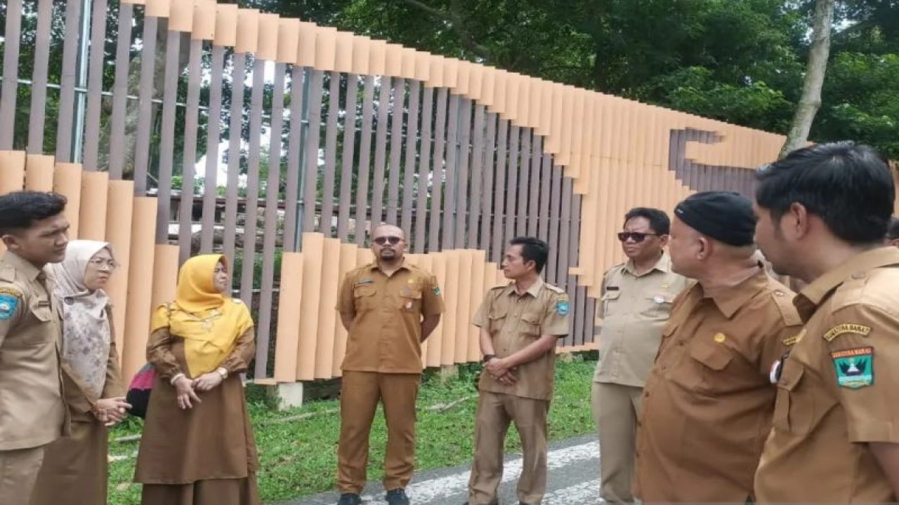 Tim Koordinasi Kerjasama Daerah (TKKD) Sumbar tinjau Kawasan Wisata Kandi. (ANTARA/HO-Biro Pemerintahan Sumbar)