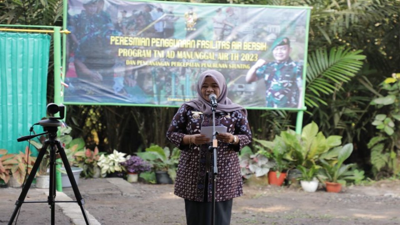 Bupati Sleman Kustini Sri Purnomo saat menghadiri peresmian pompa hidran dan tandon air hasil pembangunan TNI Manunggal Air Tahun 2023 di Padukuhan Kelopo Sawit, Girikerto, Turi, Selasa (25/7/2023). ANTARA/HO-Bagian Prokopim Setda Sleman