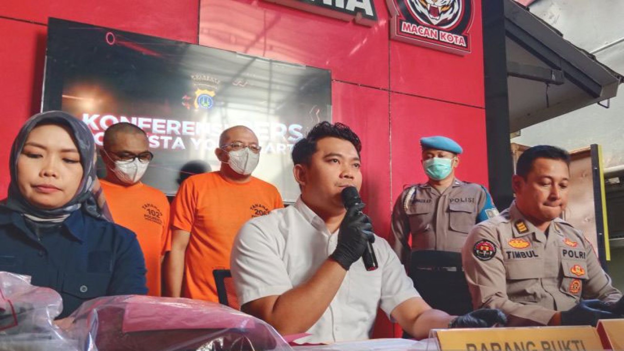Konferensi pers terkait kasus TPPO di Mapolresta Yogyakarta, Kamis (27/7/2023) (ANTARA/Luqman Hakim)