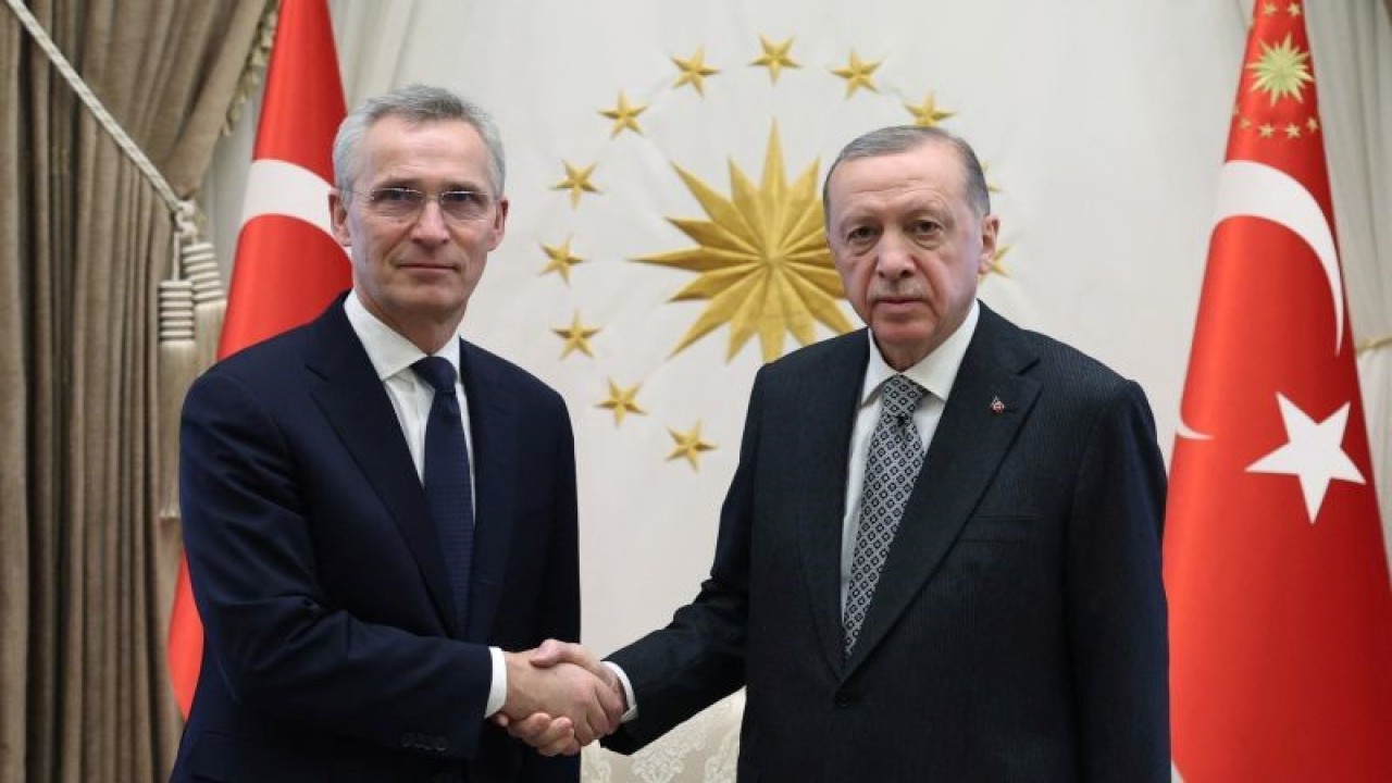 Arsip - Presiden Turki Tayyip Erdogan (kanan) bertemu dengan Sekretaris Jenderal NATO Jens Stoltenberg, di Ankara, Turki, Kamis (16/2/2023). ANTARA FOTO/HO-Reuters- Murat Cetinmuhurdar/Kantor Pers Kepresidenan/hp.
