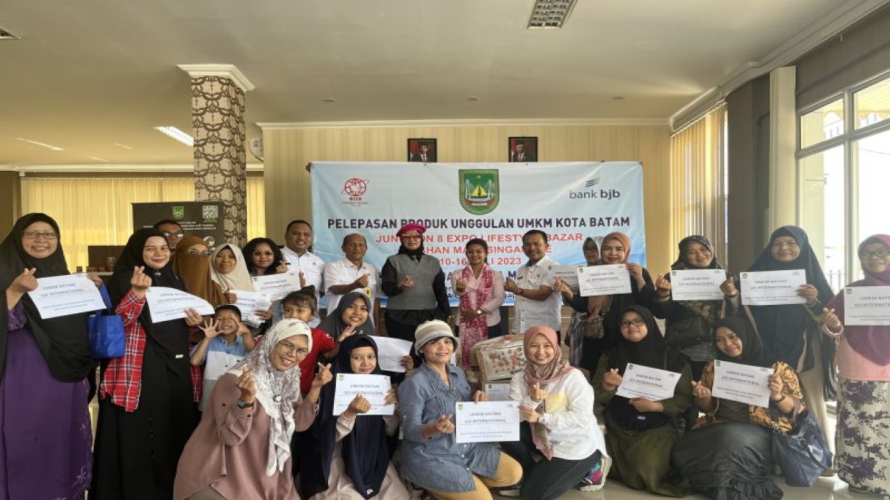 Pelepasan produk unggulan UMKM Kota Batam untuk mengikuti pameran dagang di Singapura, oleh Dinas Koperasi dan UMKM Kota Batam(ANTARA/Jessica)