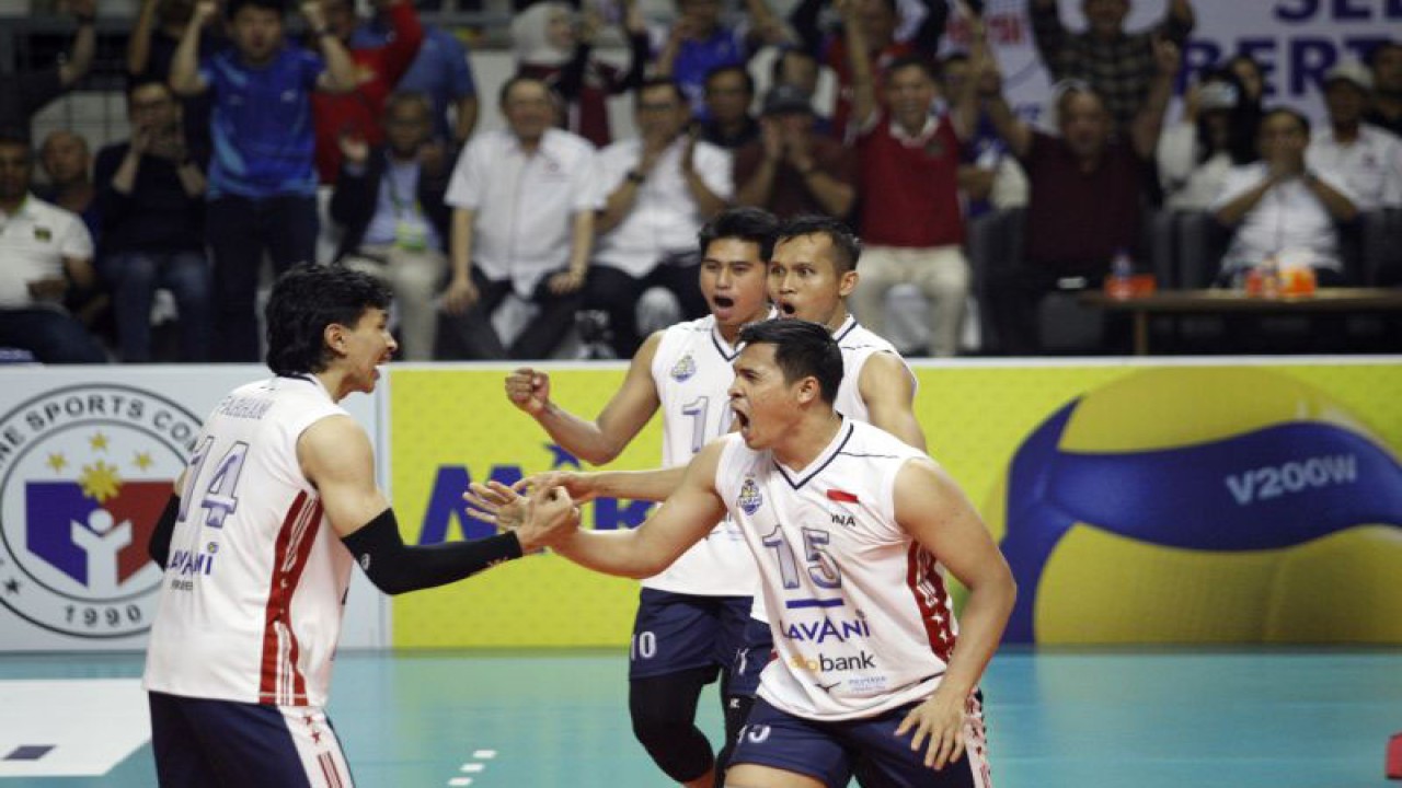 Arsip - Pevoli Indonesia melakukan selebrasi usai mengalahkan Thailand dalam ajang SEA V League putaran pertama di Padepokan Voli Jendral Kunarto, Sentul, Kabupaten Bogor, Jawa Barat, Minggu (23/7/2023). Indonesia juara putaran pertama SEA V League setelah mengalahkan Thailand dengan skor 3-1 (21-25, 25-17, 25-23, 27-25). ANTARA FOTO/Yulius Satria Wijaya/rwa.