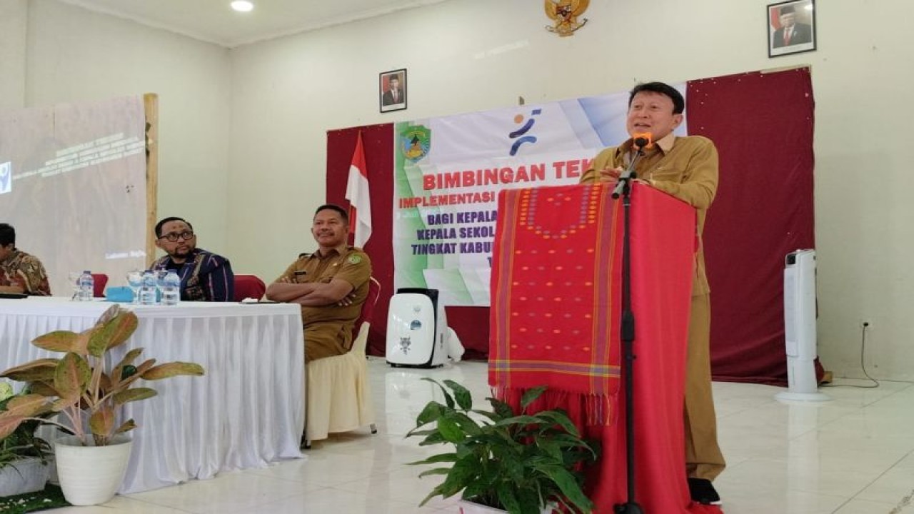 Wakil Bupati Manggarai Barat, Yulianus Weng (ANTARA/HO-Kominfo Manggarai Barat)