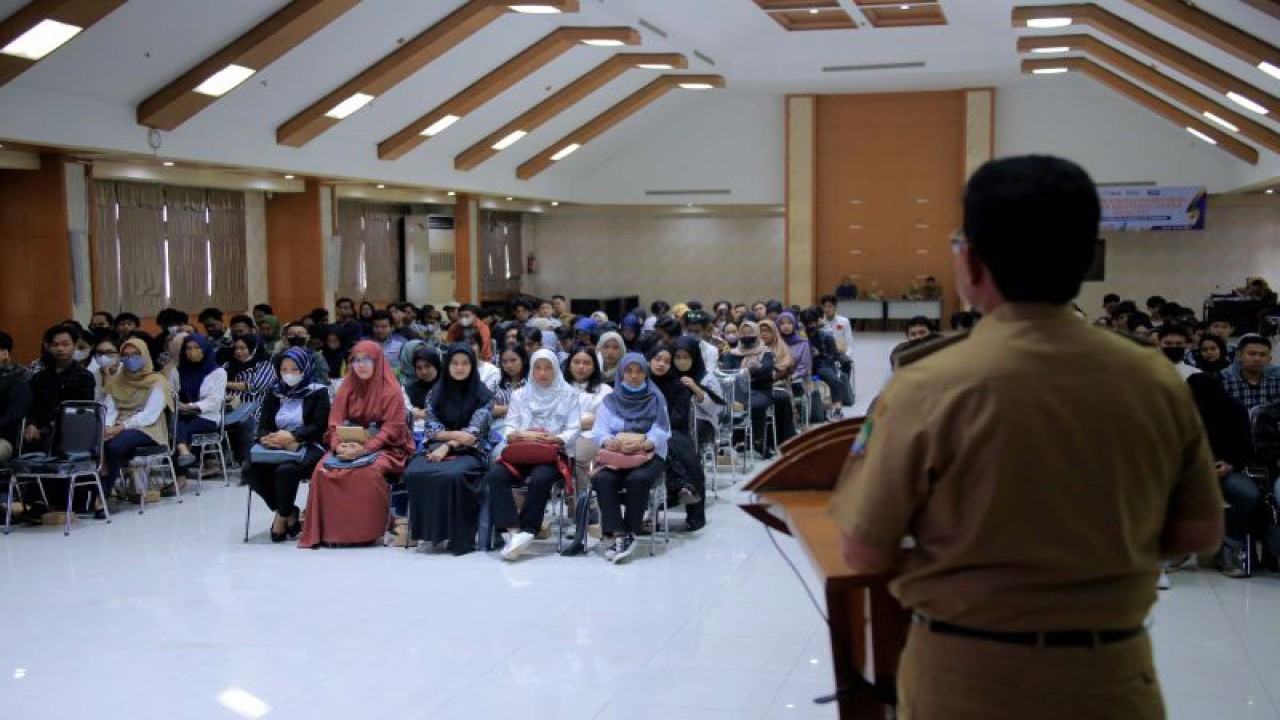 Wakil Wali Kota Tangerang Sachrudin saat memberikan arahan di pelatihan kewirausahaan dilaksanakan selama lima hari dari tanggal 1- 15 Juli 2023 di Ruang Akhlakul Karimah Pusat Pemerintahan Kota Tangerang, Senin. ANTARA/Irfan